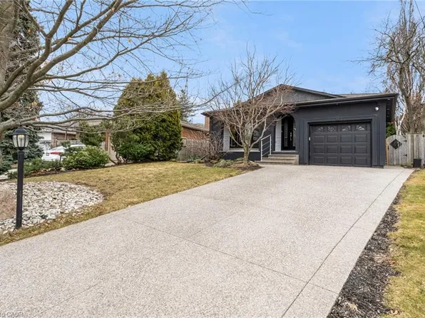 19 Minstrel Ct, Hamilton, ON L9C 5T3