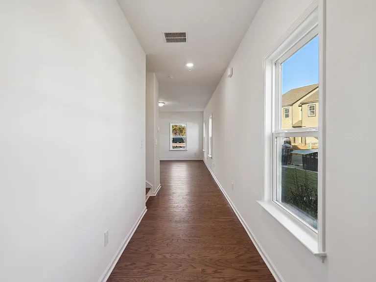 727 Carmes Dr — Photo 3