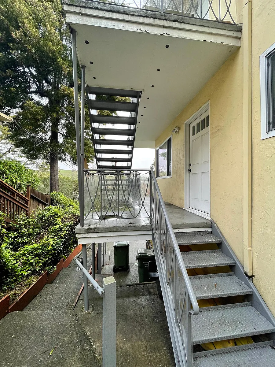 Building Photo - 1 Shelley Dr #C