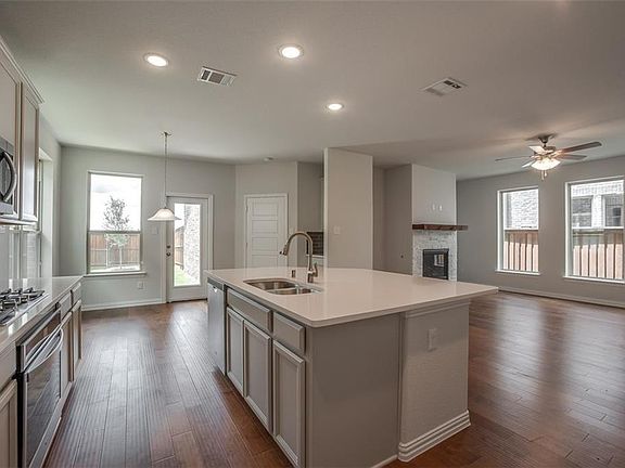 4th image of 2021 Miramar Dr