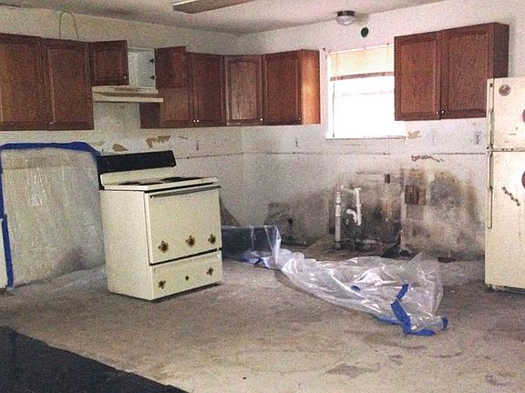 3rd image of 1205 El Paso Cir