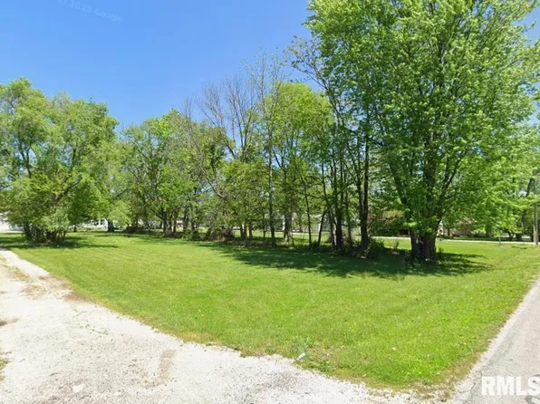 L7 N 4th St, Girard, IL 62640