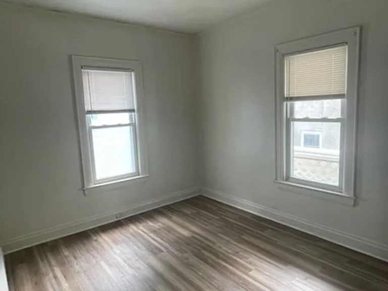 2333 Washington St W — Photo 8