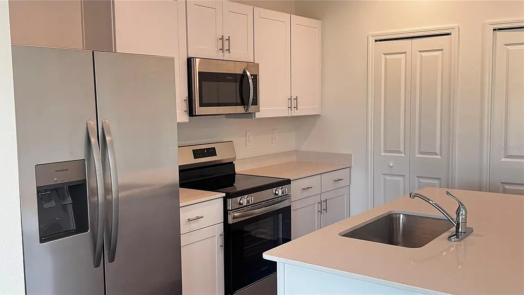 3 bed, 2.5 bath, 1339 sqft, $1,700 — Photo 2