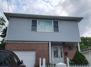 401 Rhodes Ln, West Hempstead, NY 11552