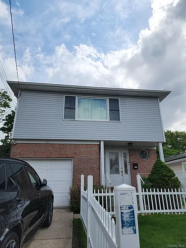 401 Rhodes Ln Photo 1