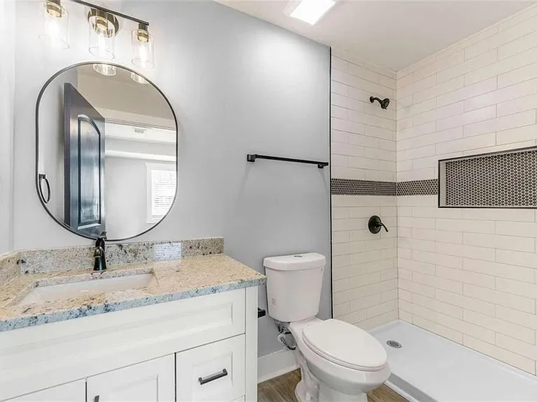 671 John St NW — Photo 15