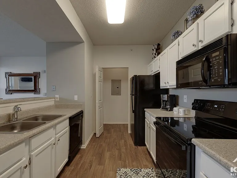 La Crosse Apartments — Photo 13