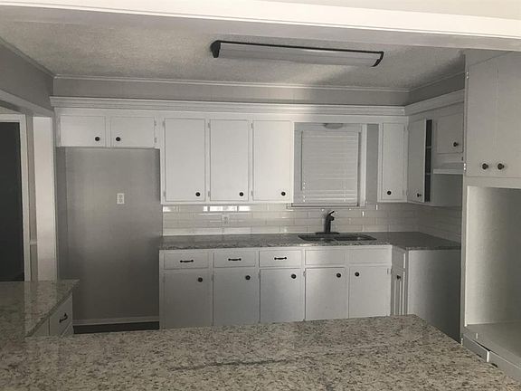 5th image of 1424 Hackberry Ave