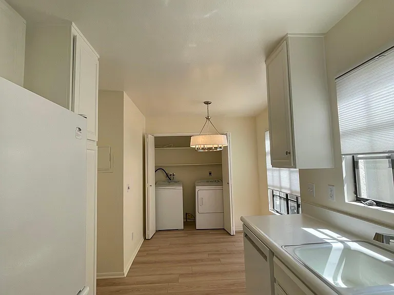 1122 Campbell St #1 — Photo 8