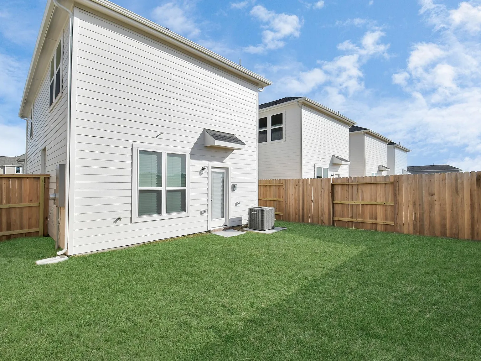 3 bed, 2.5 bath, 1436 sqft, $2,100 — Photo 4