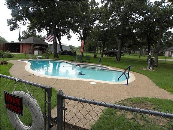 2nd image of 109 Oak Trl