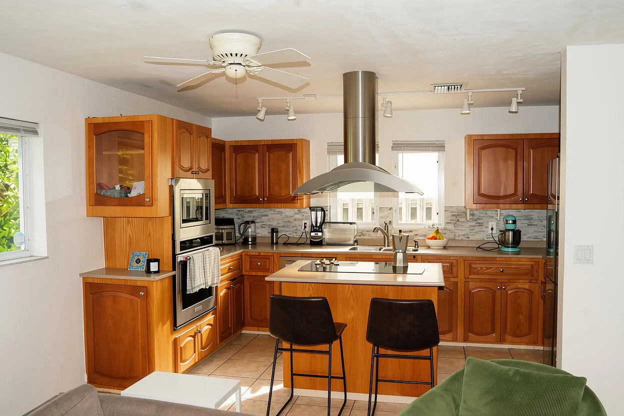 3 bed, 2.0 bath, 1150 sqft, $4,200 — Photo 2