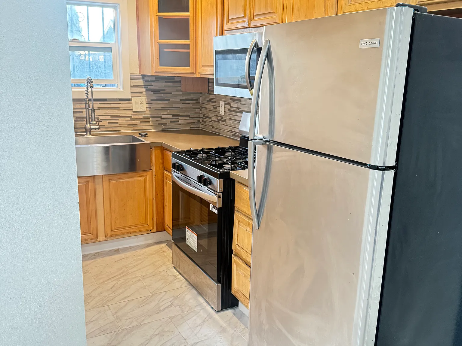 2 bed, 800 sqft, $2,299 — Photo 2