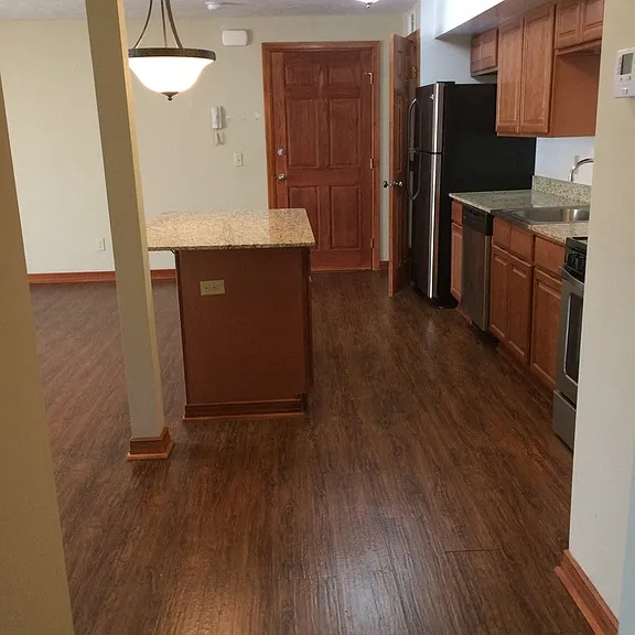 Hallwood Manor Apartments — Photo 27