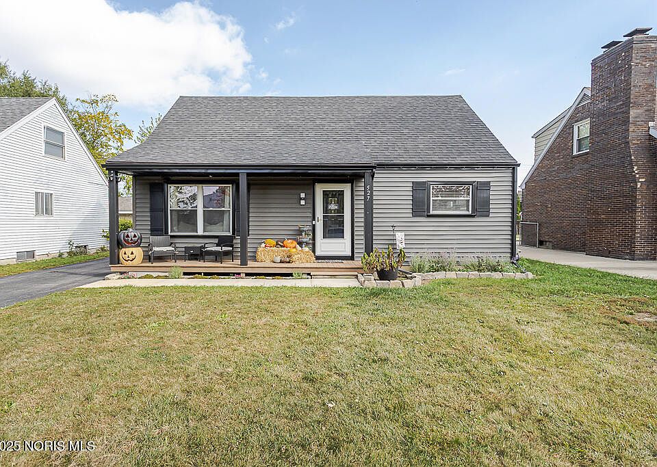 1st image of 527 Grace Way