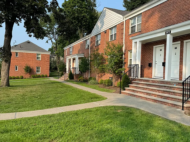 Grand Lee Apartments — Photo 7