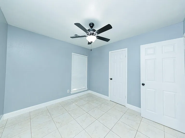 823 Parkhill St — Photo 22