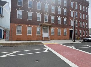 632 S East St, Holyoke, MA 01040