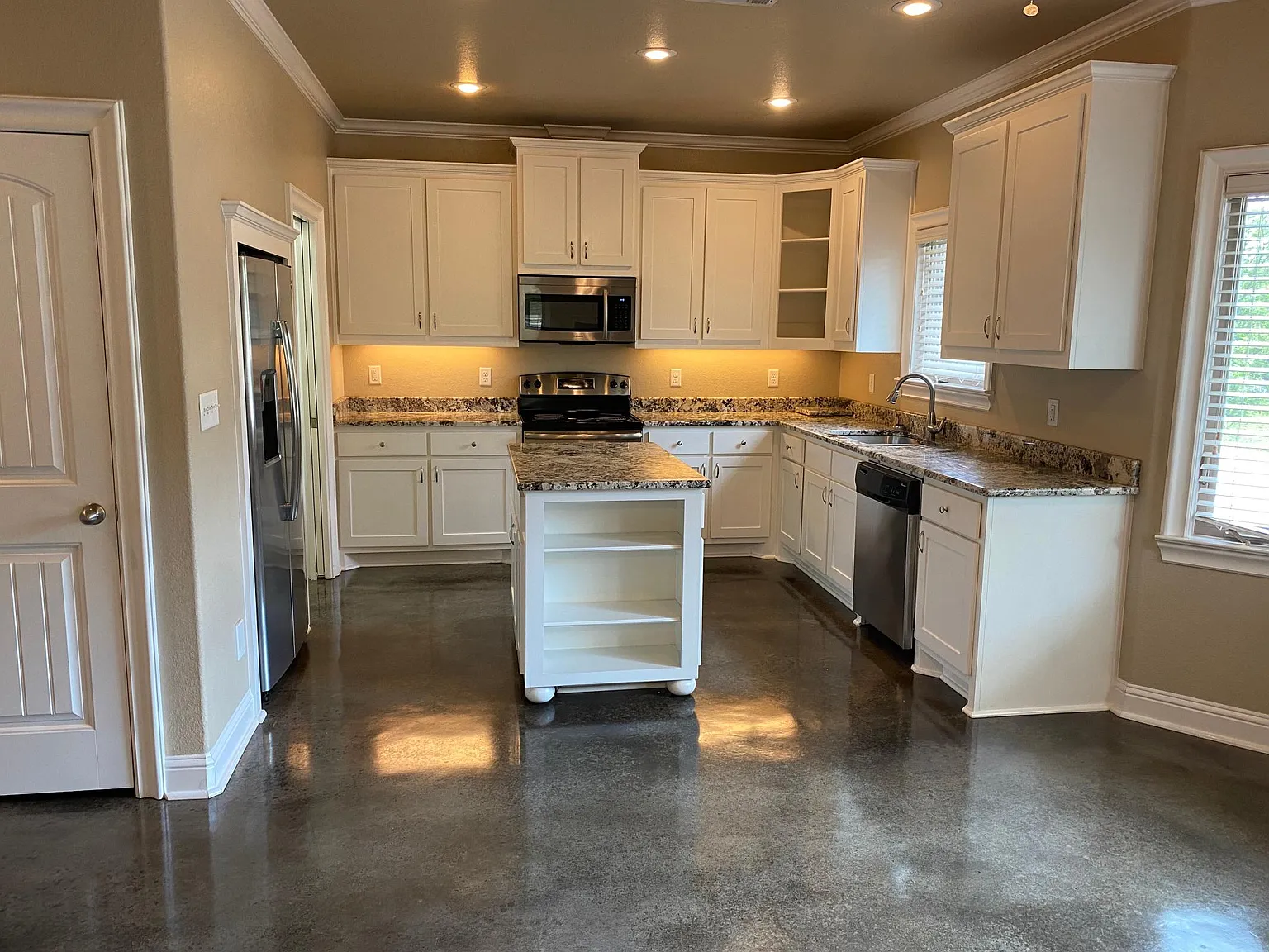 2737 Lubbock Ave — Photo 4