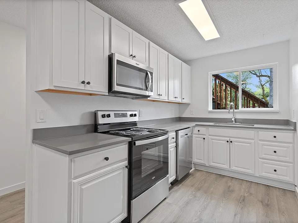 Newly Remodeled Kennedy Park Apartments!