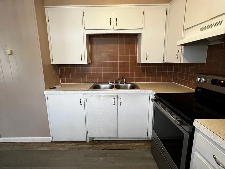 302 E Houston St — Photo 6