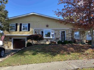 220 Shawnee Dr, Bedford, IN