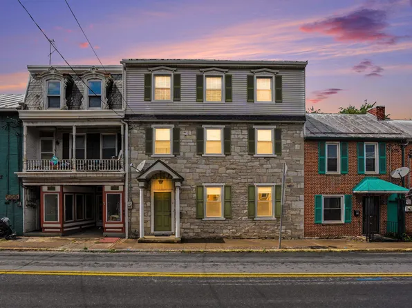 9 E Main St, Newville, PA 17241