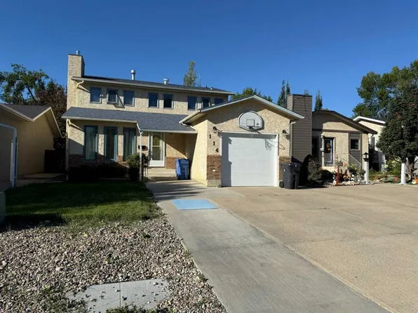 114 E Red Crow Blvd W, Lethbridge, AB T1K 5M1