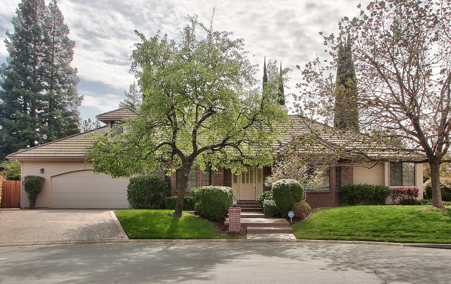1010 Wilhaggin Park Ln photo 1