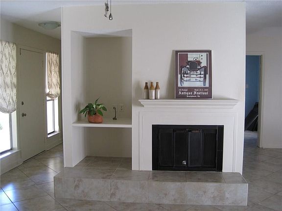 4th image of 28 Tradewinds Ct W #28