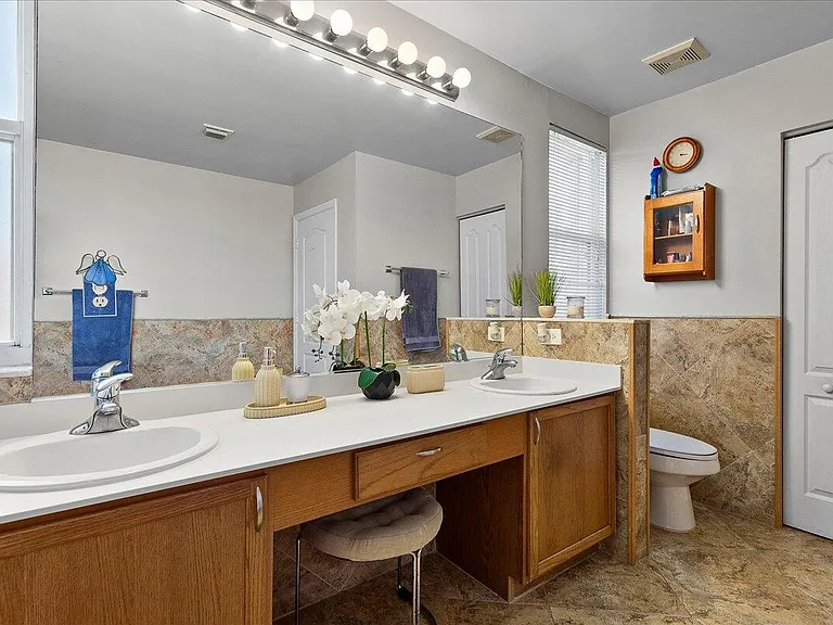 114 Lancaster Way — Photo 15