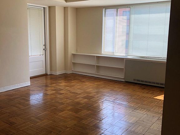 4th image of 1111 N Arlington Blvd #642