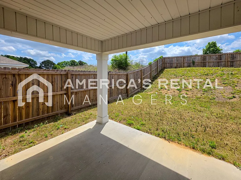 1508 Heritage Cir SE — Photo 36