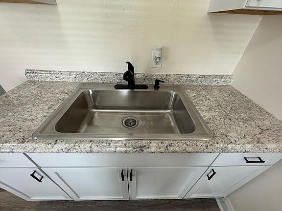 4th image of 351 N 43rd St