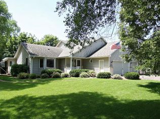 1396 Laurie Rd E, Maplewood, MN 55109