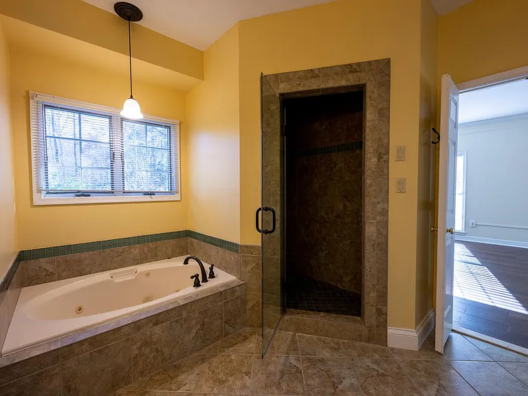 Main Bath (current photo)