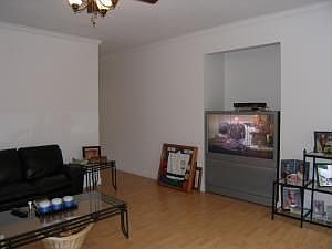 2nd image of 818 Sparksford Dr