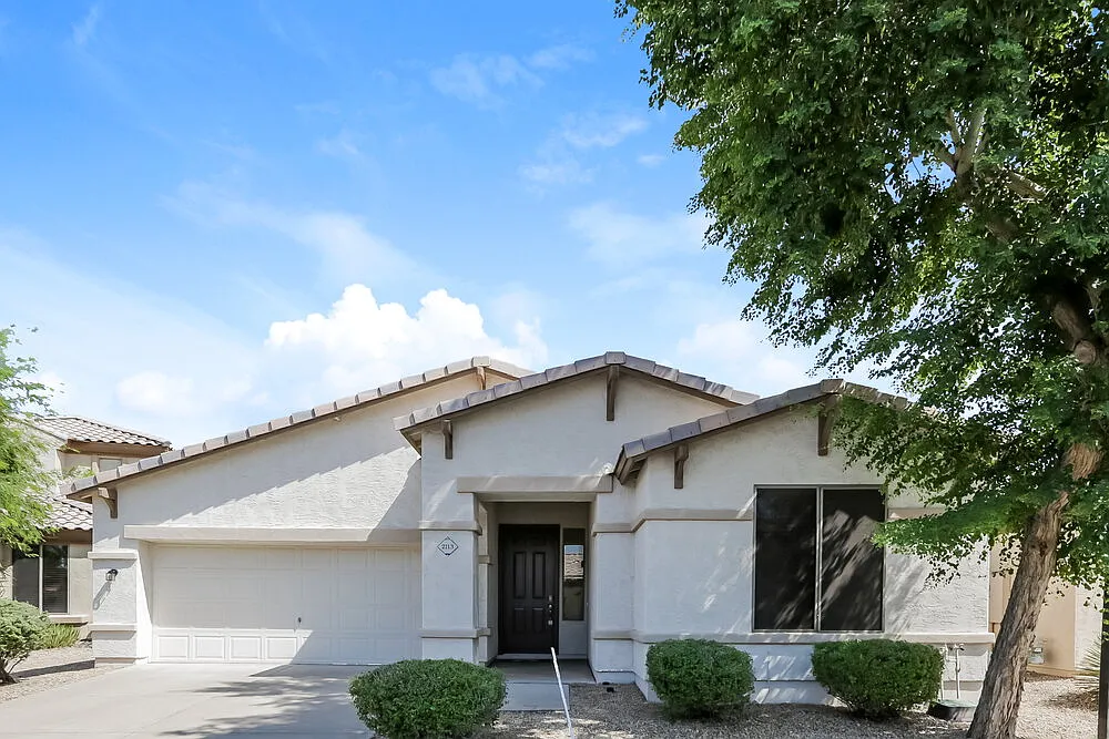 3 bed, 2.0 bath, 1390 sqft, $2,120 — Photo 1