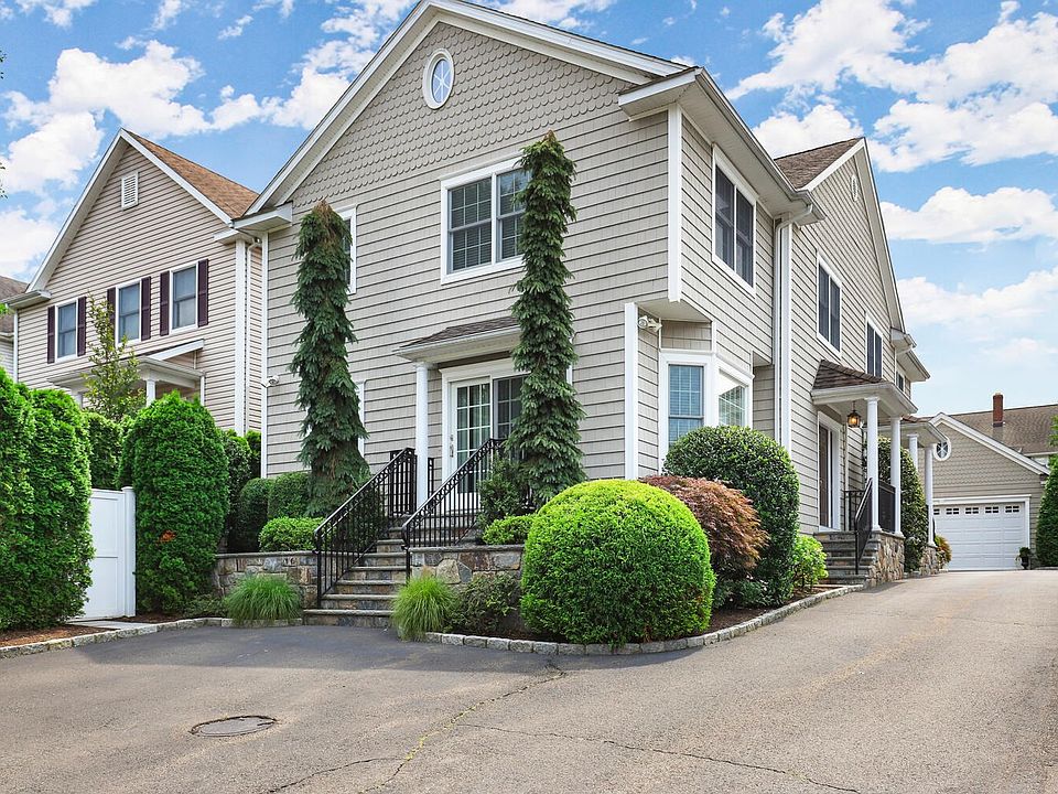 Elegant 3 Bedroom, 3.5 Bath Townhome in a Prime Cos Cob Location!