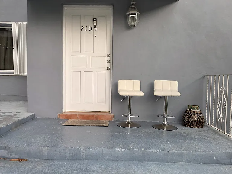 2105 SW 61st Ave — Photo 7