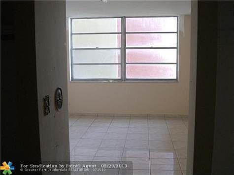 5th image of 1401 NE Miami Gardens Dr APT 585
