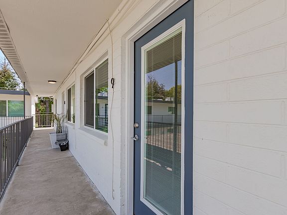 3rd image of 2503 E Clarendon Ave #2B-1Ba-800Sqft