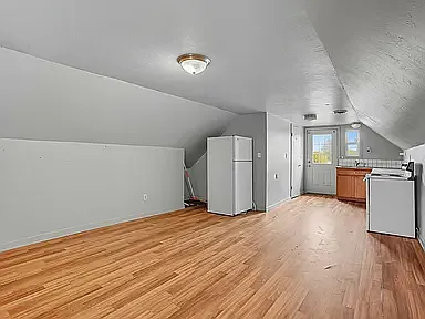 913 E Illinois Ave — Photo 4