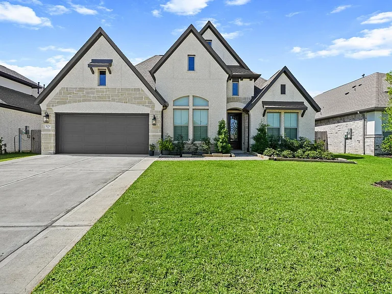 929 Wormwood Dr — Photo 1