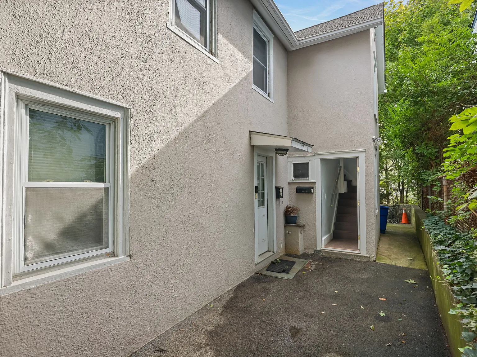 115 Hamilton Ave — Photo 2