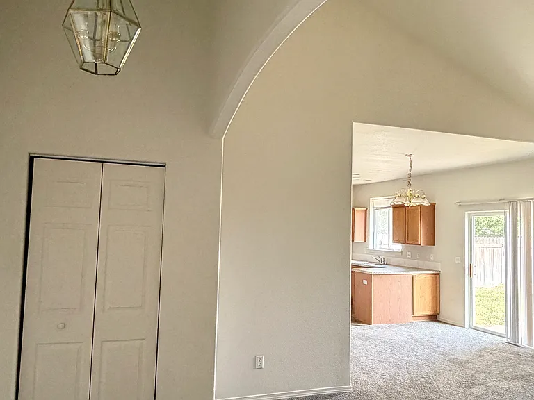 8412 Hudson Ct — Photo 10