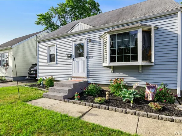 413 Homecrest Dr, Amherst, NY 14226