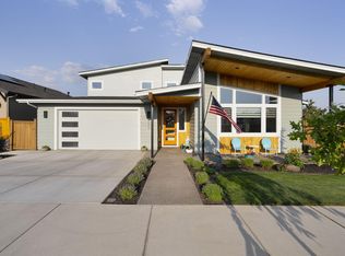 688 NW 13th St, Redmond, OR 97756