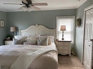 15 1st Ave, Raritan, NJ 08869